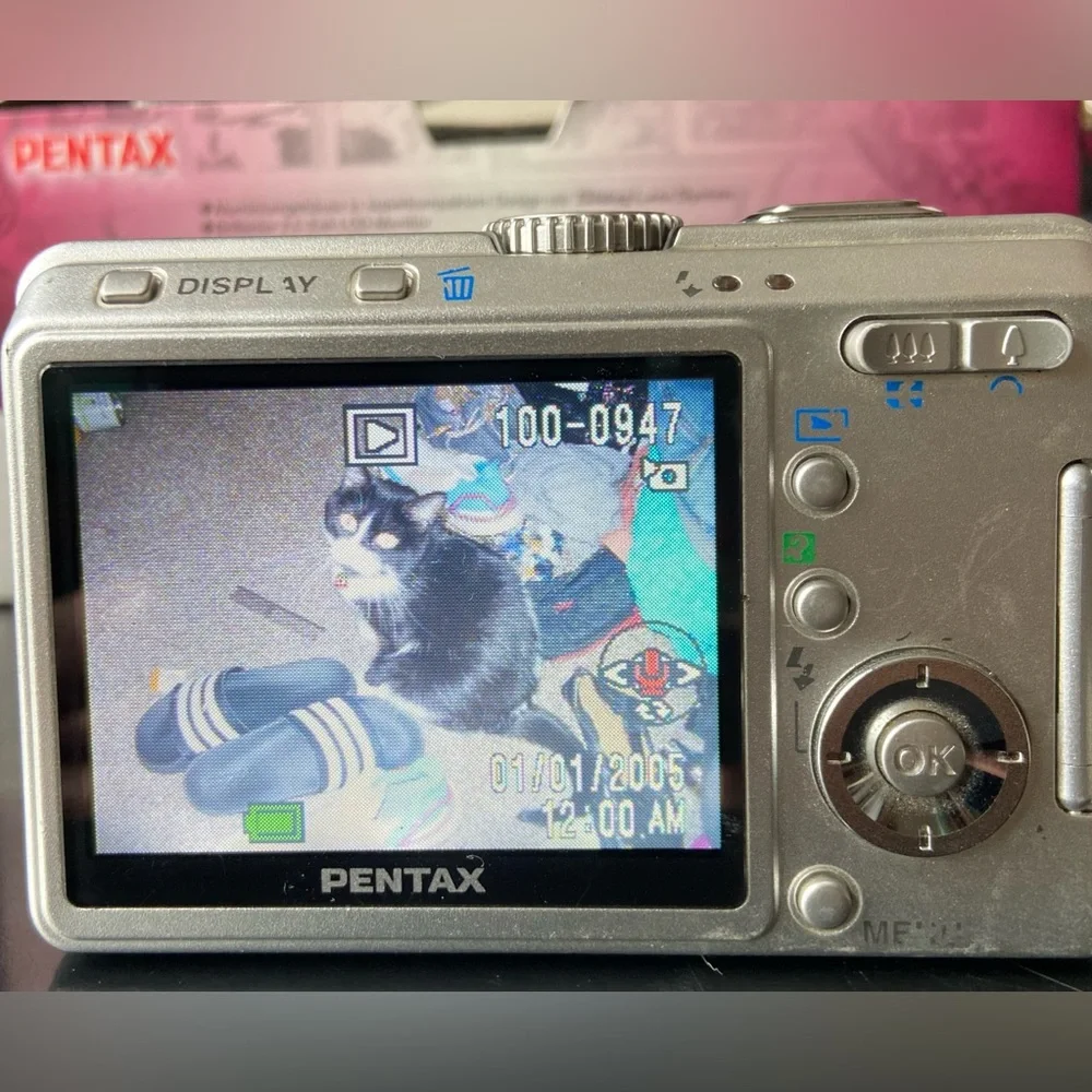 Pentax Optio S60 6MP Compact Digital Camera ＋ Accessory